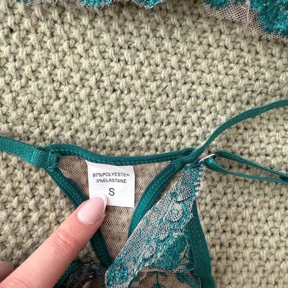 Lingerie set - Picture 2 of 2